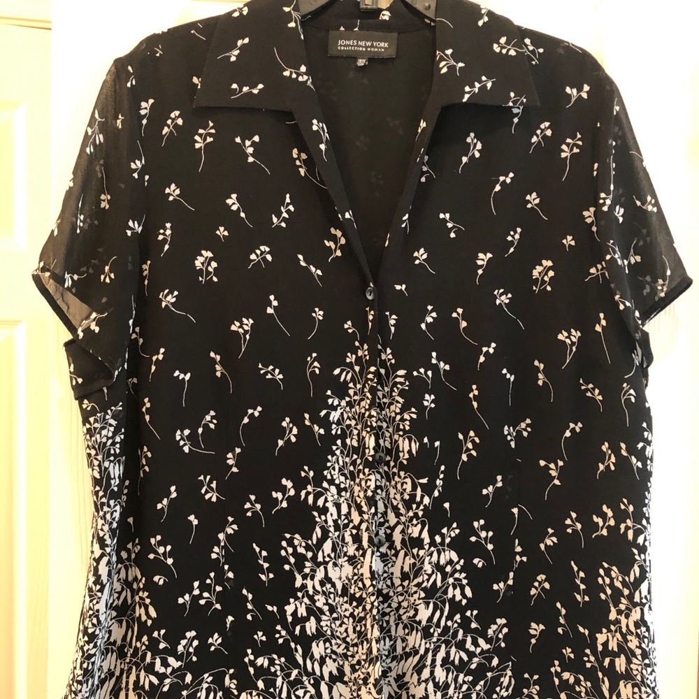 Jones New York Delicate Black Top